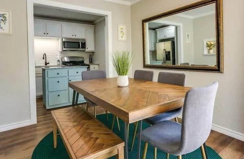 Durant House | A lucky cottage 4mi to Casino! Sleeps 6, desks in every room + pet friendly!