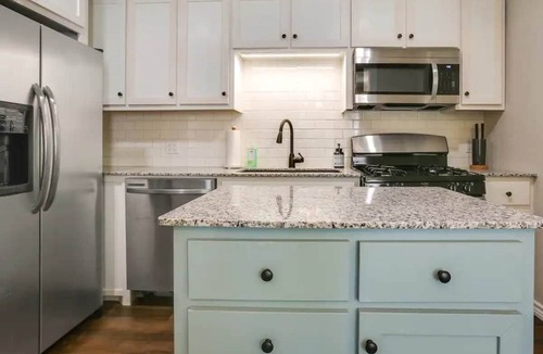Durant House | A lucky cottage 4mi to Casino! Sleeps 6, desks in every room + pet friendly!