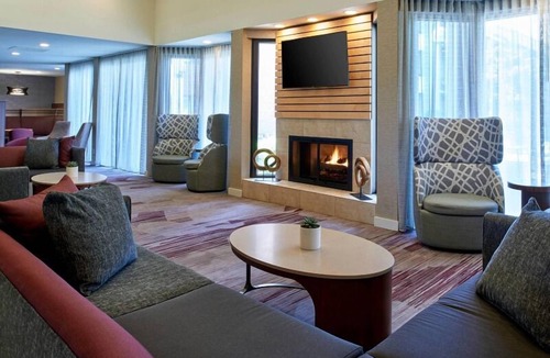 Eden Prairie Hotel | A Place You'll Surely Enjoy! Onsite Pool, Pets Allowed with Fee