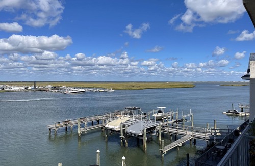 Stone Harbor Condo | A pristine condo on the bay that comes with beautiful sunsets.