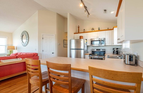 Colington House | A Shore Thing - KDH MP 6, Oceanside, Beach Less than 300 Yds, Hot Tub, Pets OK, Flex Stays