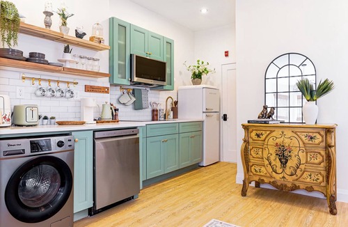 Logan Square Apartment | A Slow Morning in a Parisian Studio