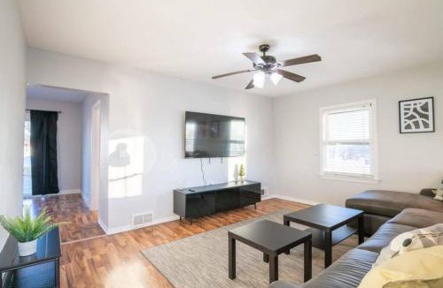 Peoria Heights House | ABODE ON ATLANTIC - Spacious 2BD in the Heights