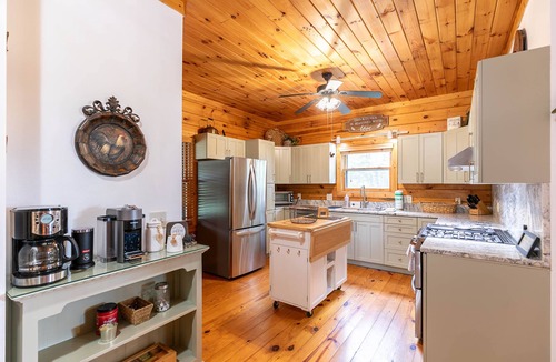 Seven Devils House | Above the Clouds | Sleeps 13 | Game Room | Pet Friendly | Mountain Views