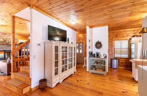 Seven Devils House | Above the Clouds | Sleeps 13 | Game Room | Pet Friendly | Mountain Views