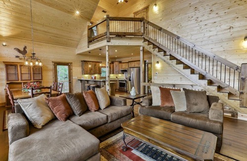 Jasper Cabin | Above The Clouds | Talking Rock, GA