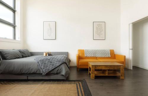 Washington Apartment | Above The Roots - Elegant and Bright Studio Stay