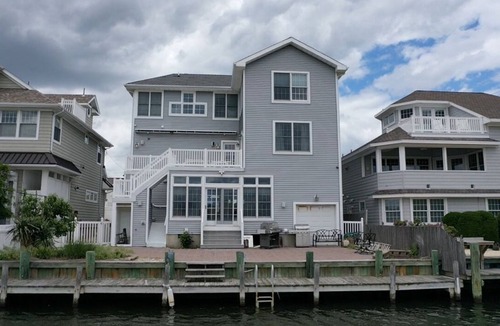 Dover Beaches North House | Abundance, brilliance & charm in this 5 bd 3 ba beauty in Lavallette w/WiFi, AC