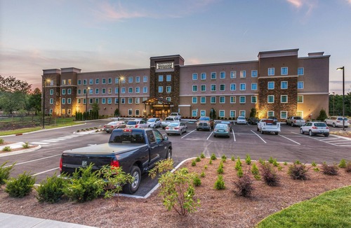 Farragut Apartment | Accessible Queen Studio | Kitchen & Free Breakfast