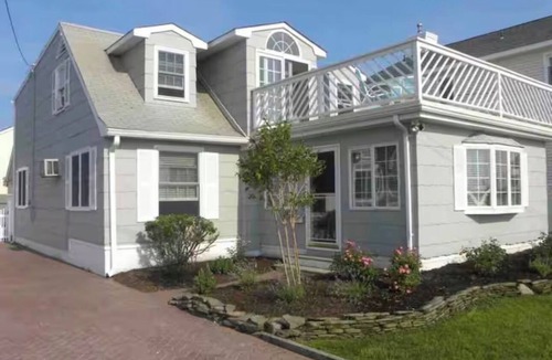 Lavallette House | Across from the Bay & 2 blocks from the ocean