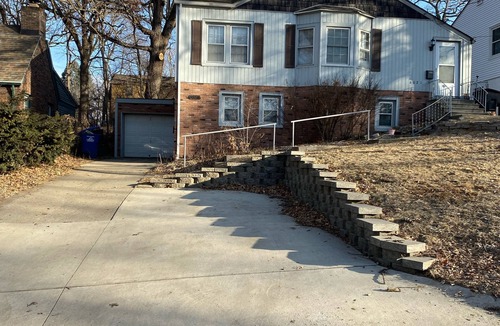 Des Moines House | Adorable 1 bedroom duplex in quiet neighborhood.