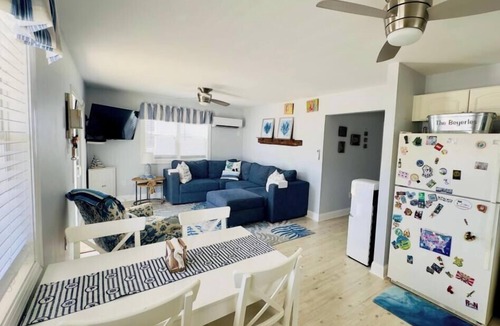 Townsend's Inlet Condo | Adorable 1st floor, 3-bedroom condo with great porch 3 mins from the beach