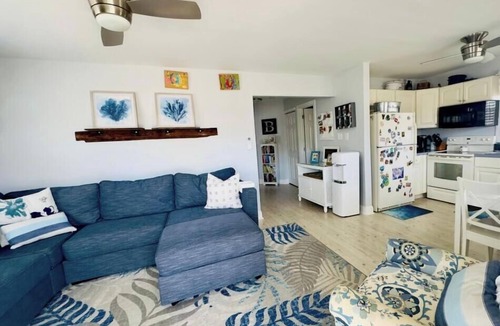 Townsend's Inlet Condo | Adorable 1st floor, 3-bedroom condo with great porch 3 mins from the beach