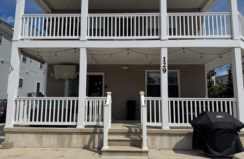 Townsend's Inlet Condo | Adorable 1st floor, 3-bedroom condo with great porch 3 mins from the beach
