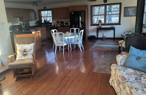Orange Prairie Cottage | Adorable 3-bedroom cottagen 4.97 rating on other site. you will love it.