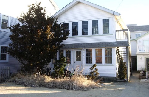 Ortley Beach House | Adorable 3-bedroom lower unit !/2 block from Ocean - 21 L Street