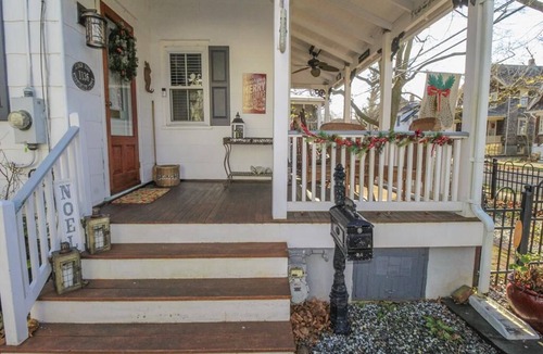 Village Green House | ADORABLE 5 BEDROOM, VICTORIAN GETAWAY - NEWLY RENOVATED- BOOK TODAY!