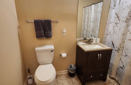 Executive Park Apartment | Adorable apartment w/ pool view