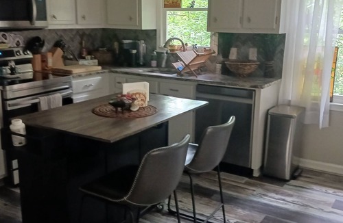 Cartersville House | Adorable Cottage Style Home near Lake Point- Hospital & Lake Allatoona