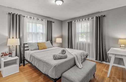 Oakdale House | Adorable Home- 3M Headquarter/MOA/St Paul