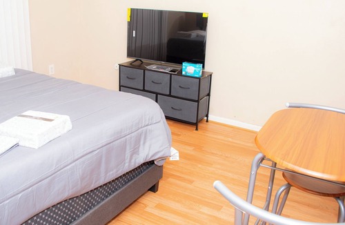 South Main Condo | Adorable three bed two bath Condo by Medical Center/Rodeo/NRG