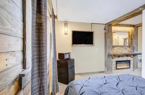 Chamberlain Hotel | Affordable Chamberlain Room for Families & Pet Owners, w/Free Parking
