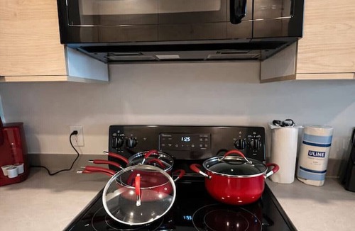 Downtown Des Moines Apartment | Affordable Classy Studio in Downtown Des Moines!