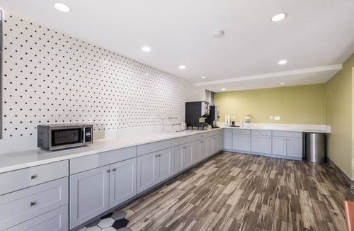 Lovington Hotel | Affordable Des Moines Room | 2 Family Ready Rooms with Free Parking