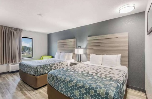 Lovington Hotel | Affordable Des Moines Room | 2 Family Ready Rooms with Free Parking