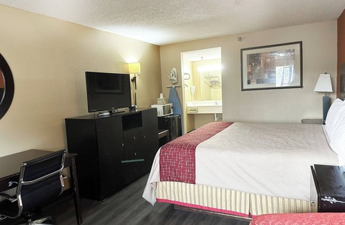 Mount Berry Hotel | Affordable King Room Perfect for Family Stays Close to Local Attractions