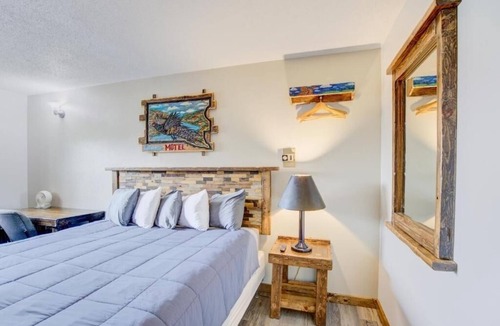 Chamberlain Hotel | Affordable Pet-Friendly Room Perfect for Exploring Missouri River Area