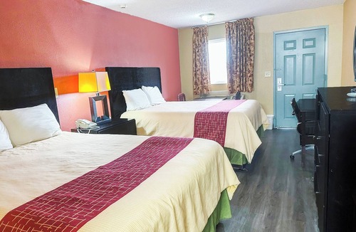 Mount Berry Hotel | Affordable Queen Room l Perfect for Budget Travelers Visiting Rome