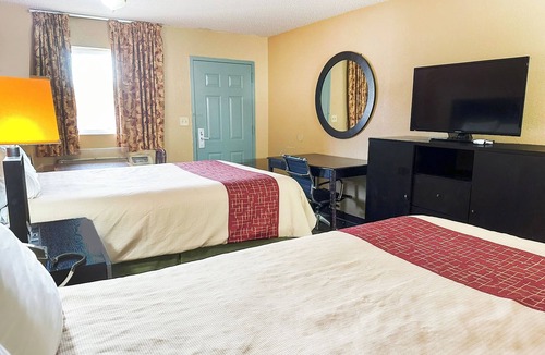 Mount Berry Hotel | Affordable Queen Room l Perfect for Budget Travelers Visiting Rome