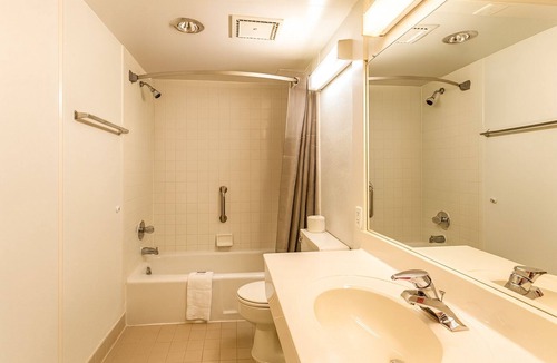 Edgewood Hotel | Affordable Room w/Excellent Location Off I-95