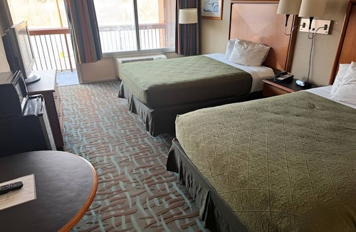 Harriman Hotel | Affordable Room with Free Parking & Breakfast, Near Shops and Attractions