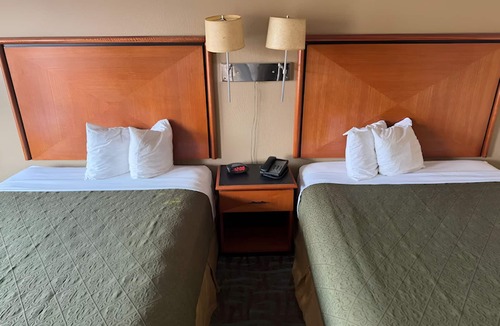 Harriman Hotel | Affordable Stay Close to Local Sights & Dining - Free Breakfast and Parking!