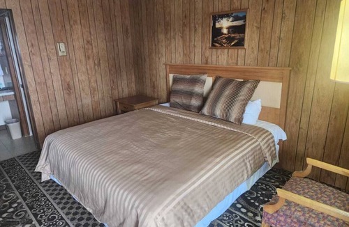 Quinter Hotel | Affordable Stay in Quinter with King Bed Perfect for Road Trip Enthusiasts