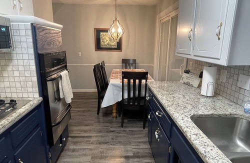 Moore House | Aimee's Place- Comfy and Close to Everything!
