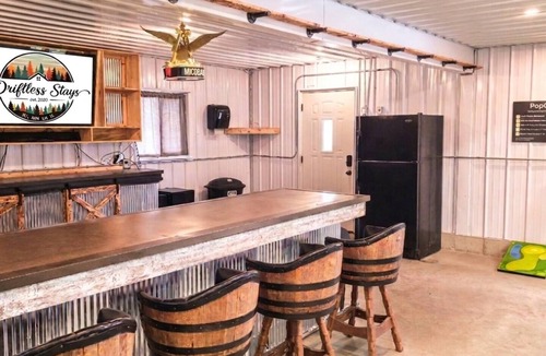 Dyersville House | Airbnb of Dreams - Fully Loaded Shed-Tons of Games