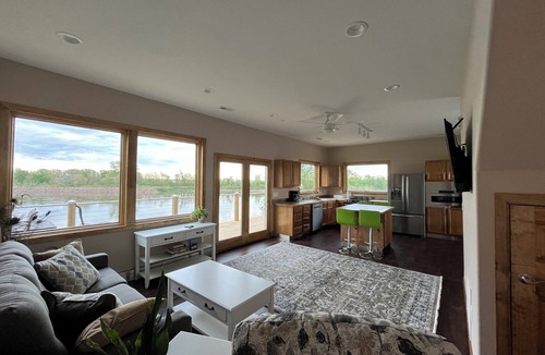 Dakota City House | Alien Point Riverfront home for a relaxing getaway