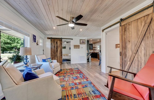 Trimble House | Allie’s on the Rocks Pet-Friendly Lakefront Bungalow