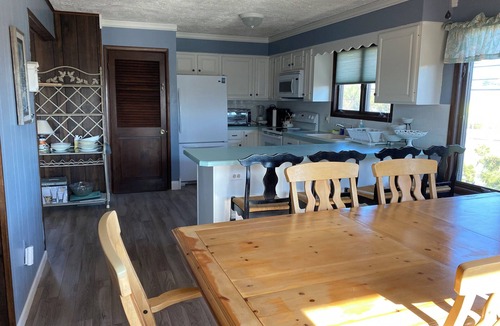 Loveladies House | Almost beachfront 3-bedroom house in Loveladies with WiFi, AC