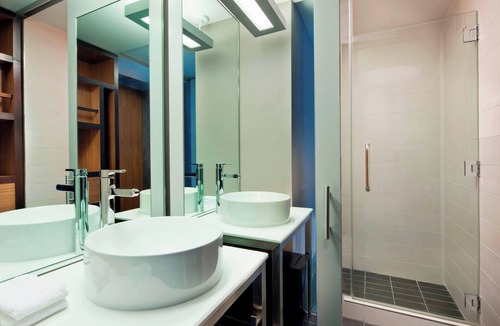 Financial District Hotel | Aloft by Marriott Manhattan Downtown - Financial District