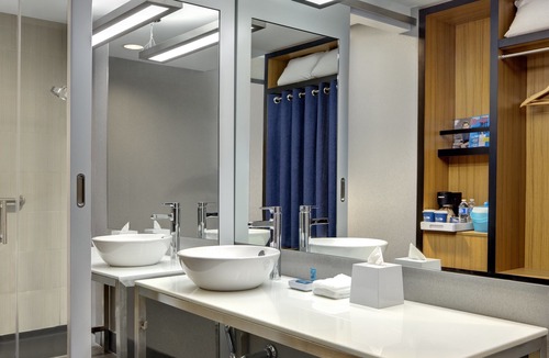 Downtown Brooklyn Hotel | Aloft by Marriott New York Brooklyn
