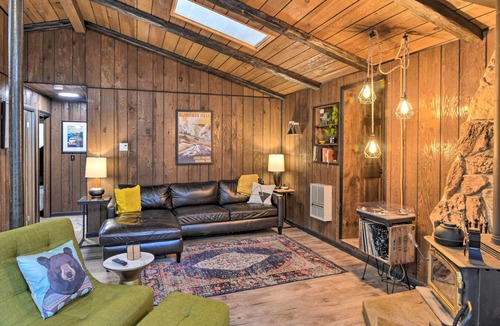 Alpine Lake Cabin | Alpine Lake Resort Cabin: Deck & Lake Access!