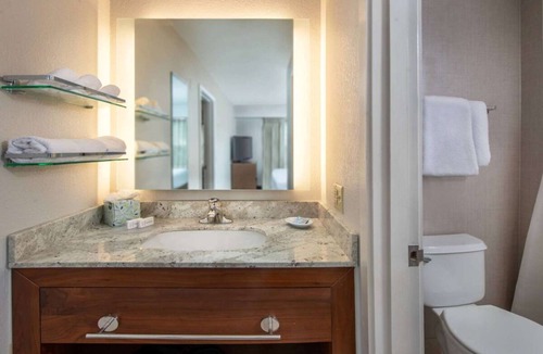 Linthicum Heights Hotel | Always a Great Idea To Unwind! Pet-Friendly, w/Pool, Free Breakfast!