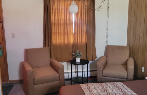 Redfield Hotel | Amaris Inn