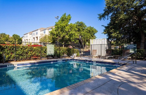 Gateway Apartment | Amazing Gateway Studio w/Gym, Pool, nr Movies, by Blueground