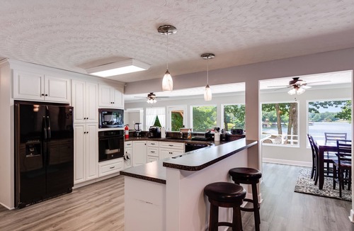 Henrico House | Amazing Lakefront View, Firepit, Flat Yard, Kayak, Dock Swing, Sunsets