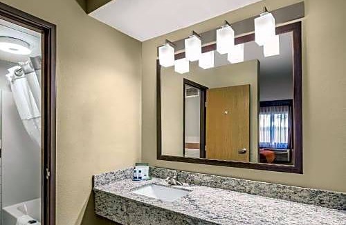 Blue Earth Hotel | AmericInn by Wyndham Blue Earth